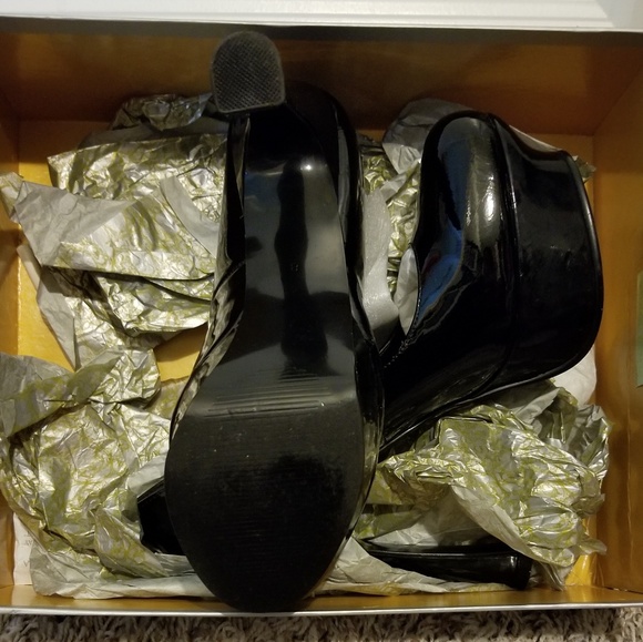 Kelsi Dagger Black Patent Leather Pumps - Picture 4 of 7